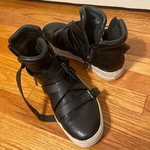 Platform zip up strapy